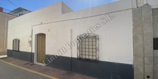 Corner Townhouse to refurbish in Turre REF:A1772